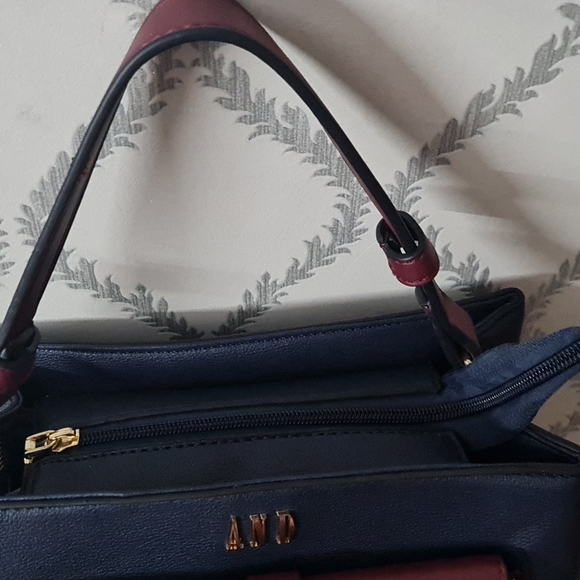 Handbag. - Picture 4 of 12